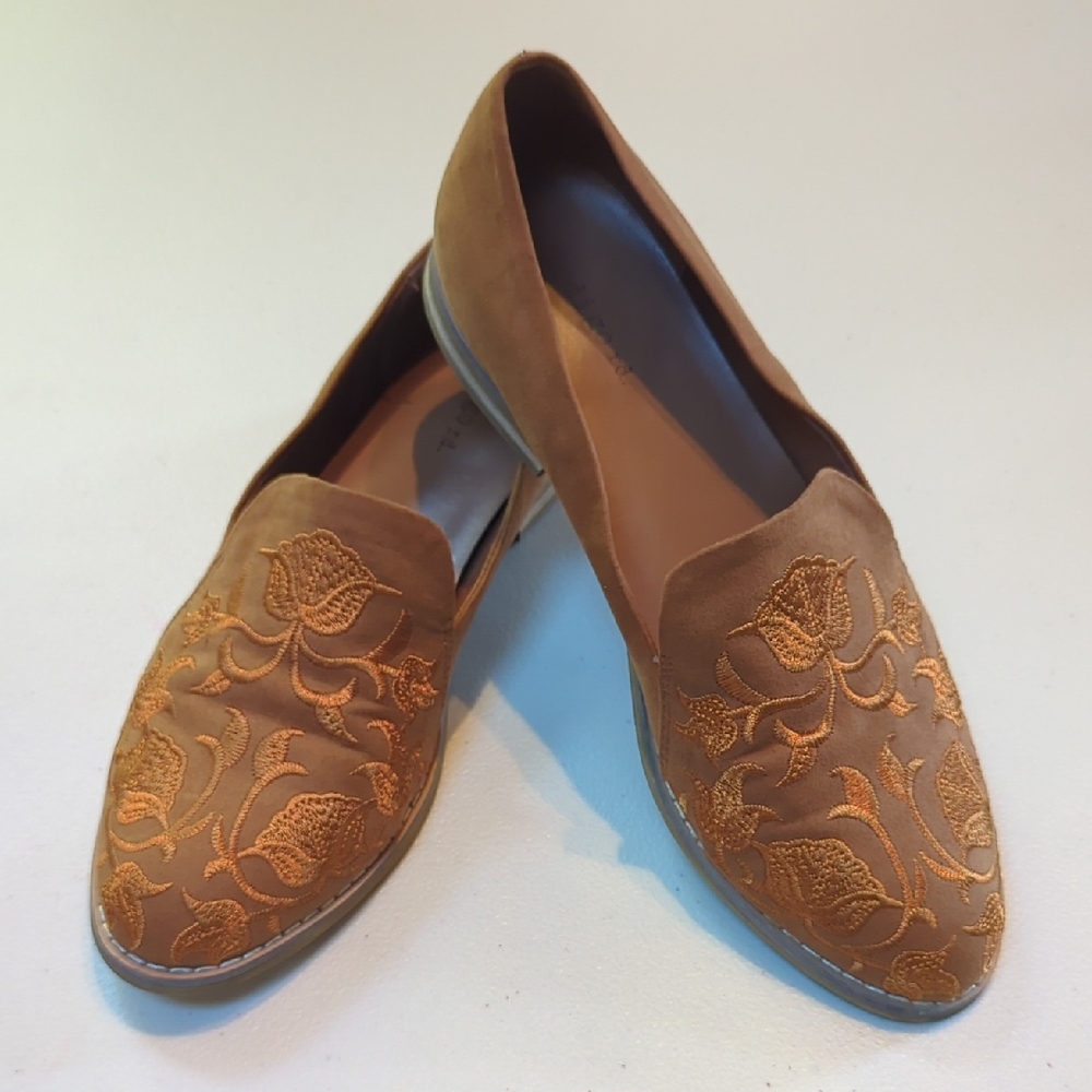 Indigo Road, Brown Embroidered Loafer. Size 8